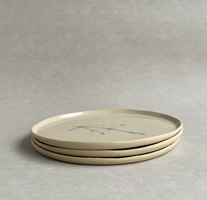 Ręcznie robiony talerz - prezent dla projektanta wnętrz do 100 zł - pomysł na prezent dla osoby kreatywnej - polska ceramika