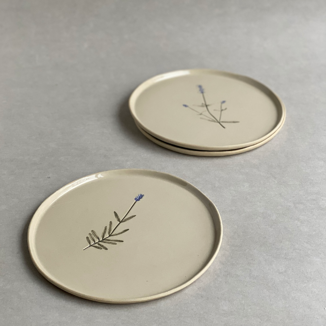 Ręcznie robiony talerz - prezent dla projektanta wnętrz do 100 zł - pomysł na prezent dla osoby kreatywnej - polska ceramika